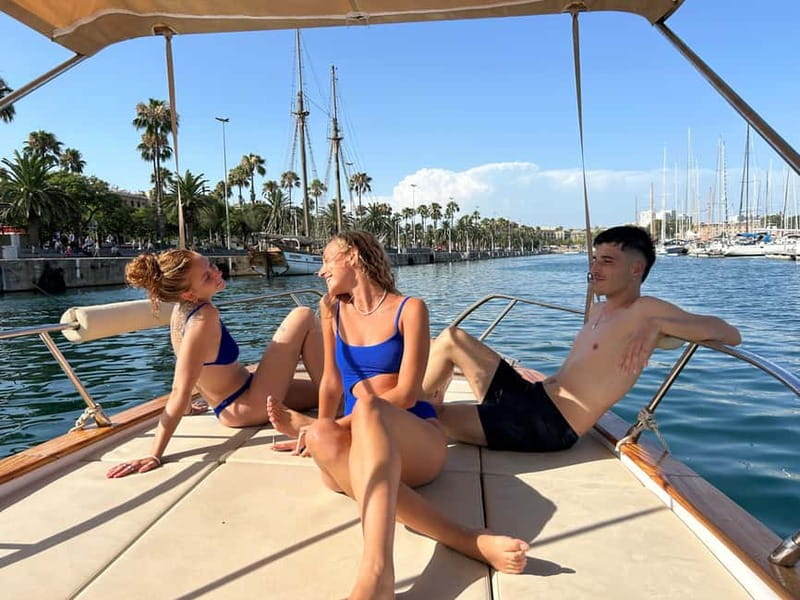 Barcelona: Private Classic Yacht Tour with Drinks - Seeing Barcelona from the Mediterranean