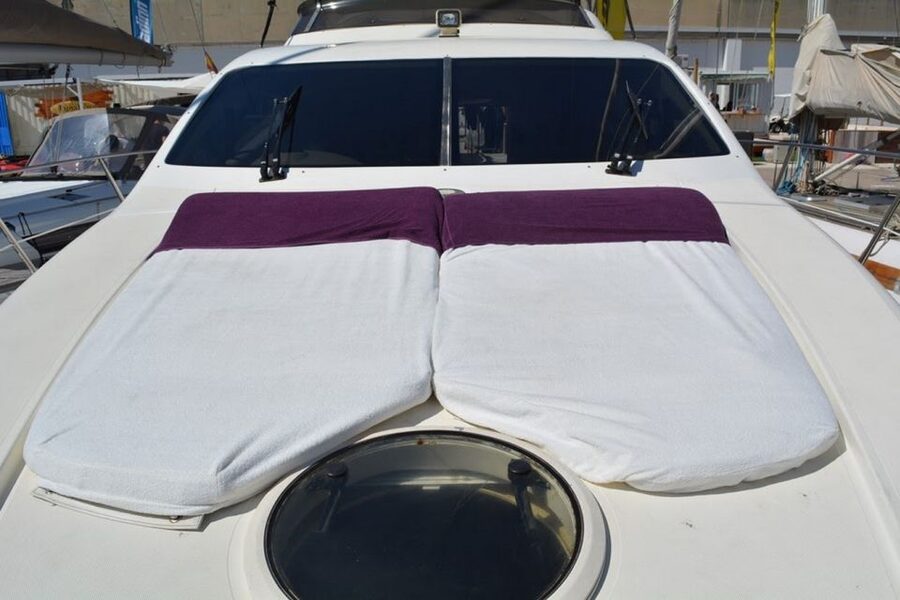 Barcelona: Private Motor Yacht Charter with Drinks and Food - Drinks, music, and the social side