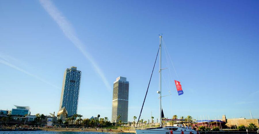 Barcelona: Private Yacht Sailing Tour - Snacks, cava, and a simple lunch at sea