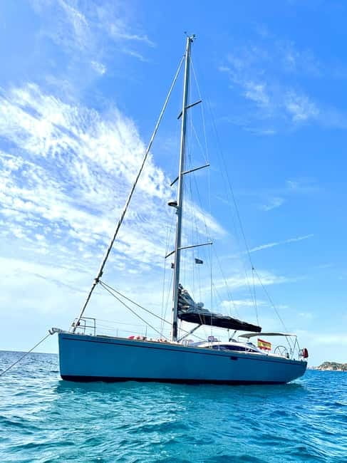 Barcelona: Sunset or Afternoon Yacht Cruise with Drinks - The captain makes the difference
