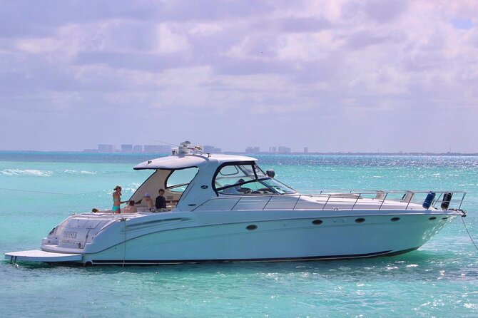 Beautiful SUNDANCER 60ft Private yacht / 18PAX 25P15 - The crew, captain, and service