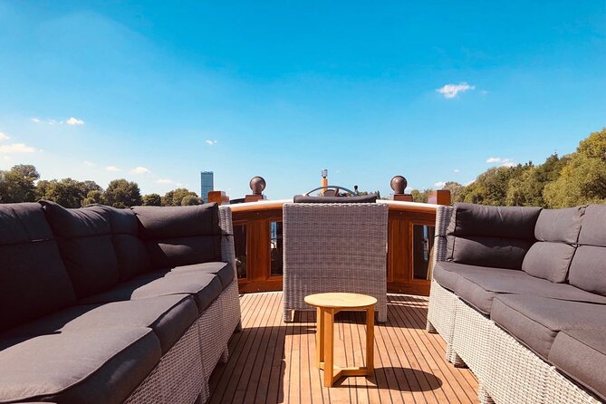 Berlin Boot Sightseeing Tour on Electric Private Yacht - Berliner Dom and the first view of central Berlin