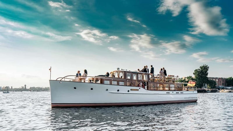 Berlin: Evening Yacht Cruise with Aperitif & Dinner Upgrade - Key points at a glance