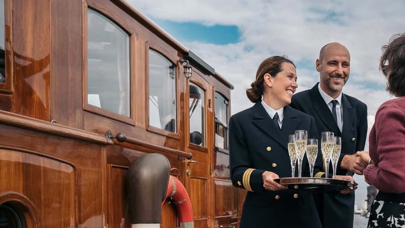 Berlin: Evening Yacht Cruise with Aperitif & Dinner Upgrade - Watching Berlin change after sunset