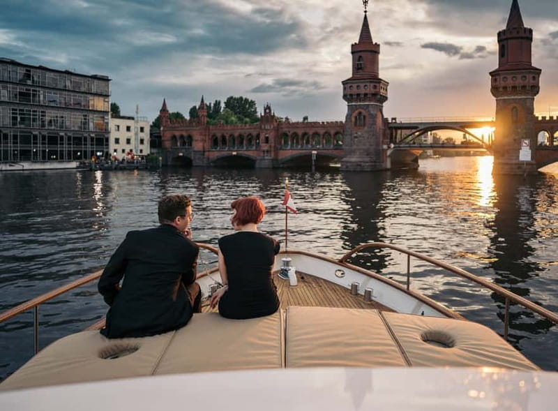 Berlin: Evening Yacht Cruise with Aperitif & Dinner Upgrade - What the 90-minute cruise feels like