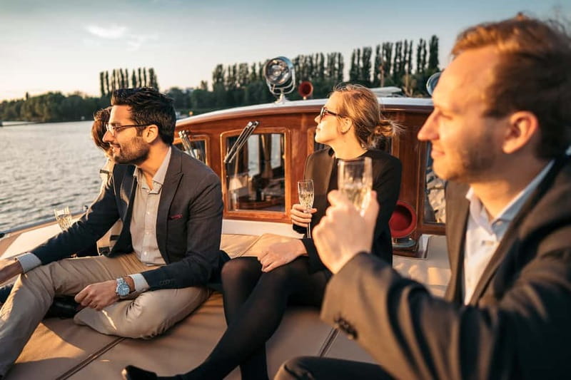Berlin: Evening Yacht Cruise with Aperitif & Dinner Upgrade - Adding the Patio Restaurant Ship dinner