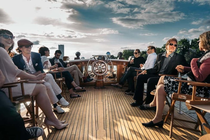 Berlin: Evening Yacht Cruise with Aperitif & Dinner Upgrade - The Fitzgerald and the first drink