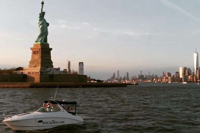 Best Private Luxury Daytime Boat Tour in New York City - 2 Hour - Under the Brooklyn Bridge