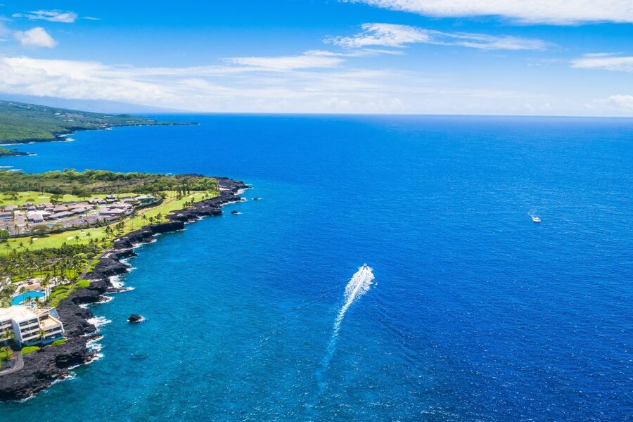 Big Island: Luxury Catamaran Trip along the Kona Coast - Who should book this Kona catamaran trip?