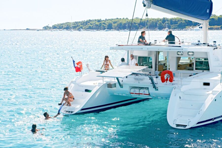 Big Island: Luxury Catamaran Trip along the Kona Coast - Lunch on board, with room to slow down