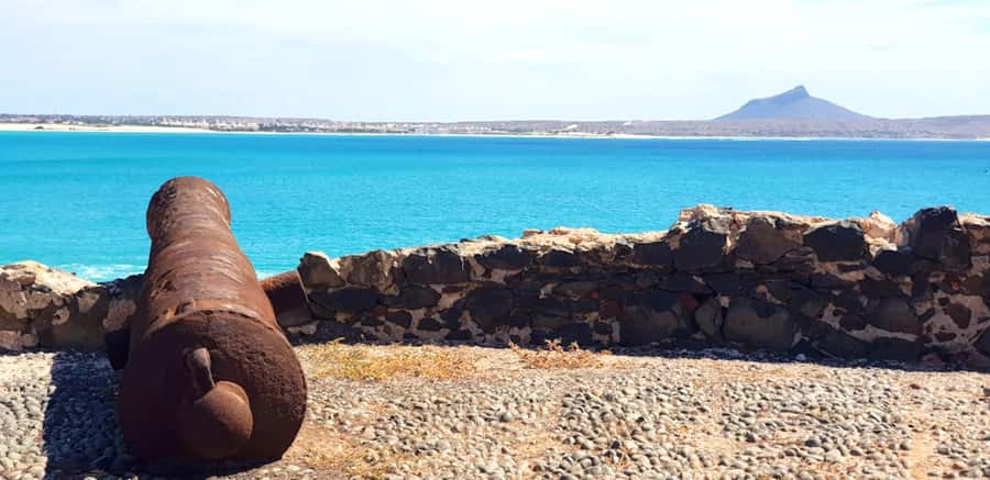 Boa Vista: Motoryacht Trip with Fishing, Snorkel, Beach BBQ - Snorkeling beside the small island
