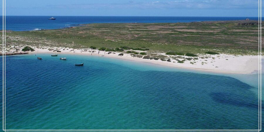 Boa Vista: Motoryacht Trip with Fishing, Snorkel, Beach BBQ - Two hours on an uninhabited island
