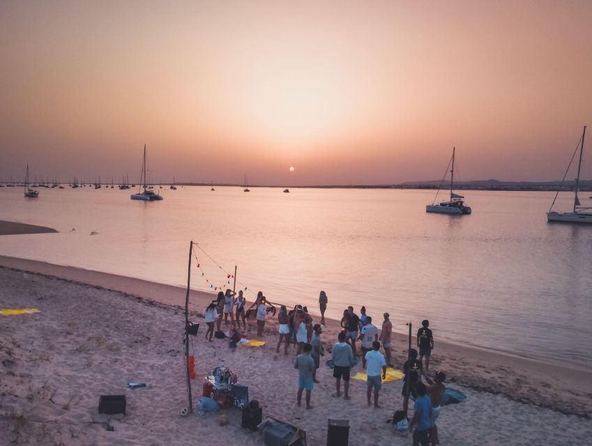 Boat in Algarve - Luxury Catamaran - Portimão - Service, crew, and family appeal