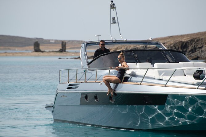 Boat - yacht tours at Mykonos - Meeting at Ornos and returning to the same place