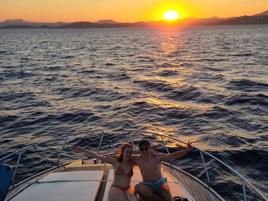 Bodrum: Bodrum Sunset Tour with Jet Black Yacht - A Three-Hour Yacht Evening in Bodrum