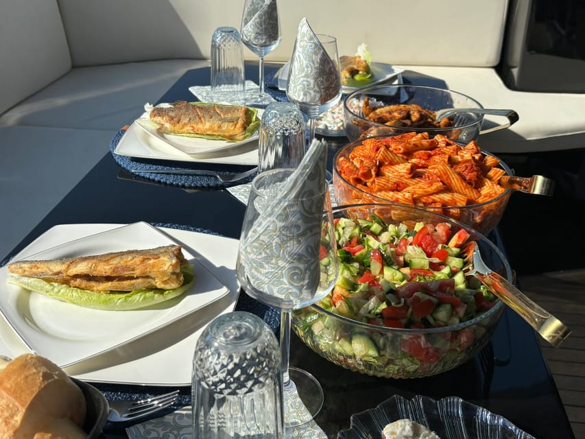 Bodrum: Bodrum Sunset Tour with Jet Black Yacht - Aquarium Bay for Swimming and Dinner