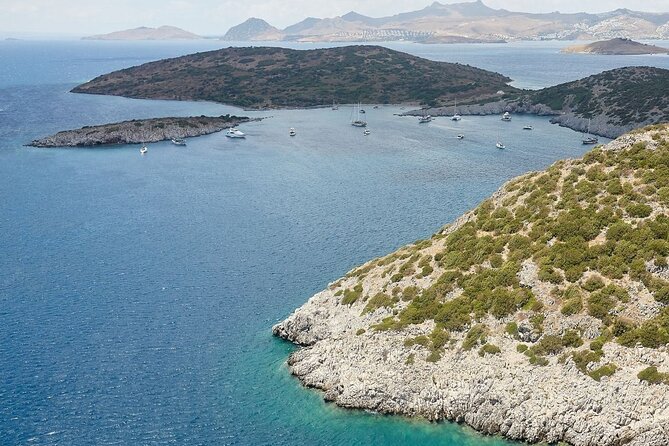 Bodrum: Private Gulet Tour with Lunch - Black Island, Meteor Hole, and Aquarium