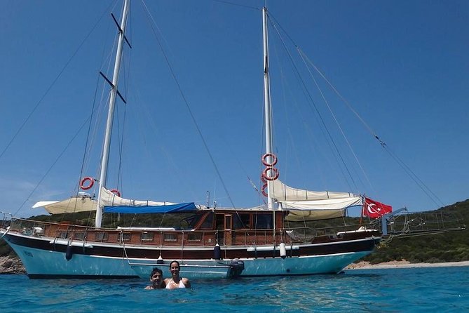 Bodrum: Private Gulet Tour with Lunch - Lunch with Turkish meze