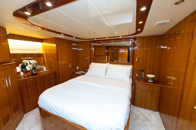 Book 3hr Luxury Yacht Rental Dubai - Get 1hr Free - A good setting for a celebration