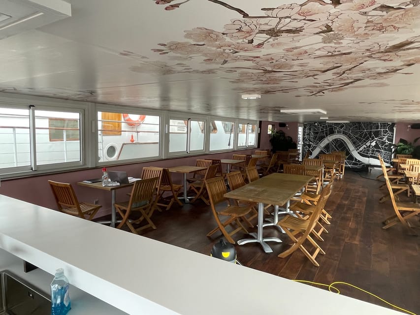 Bordeaux: Garonne River Yacht Cruise with Brunch - What the two-hour schedule feels like