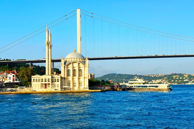 Bosphorus & Golden Horn: Sunset Yacht Cruise with Expert Guide - Maiden’s Tower and the return toward the Golden Horn