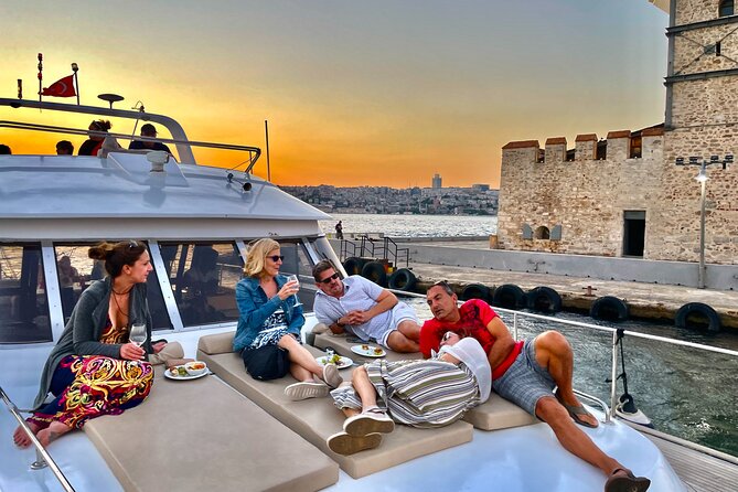 Bosphorus Sunset or Daytime Yacht Cruise with Snacks & Live Guide - Beylerbeyi Palace and the Maiden’s Tower