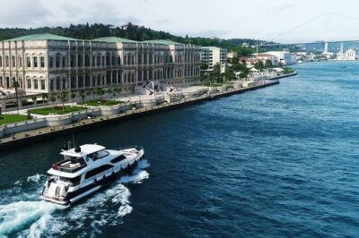 Bosphorus Yacht Cruise with Stopover on the Asian Side – (Morning or Afternoon)