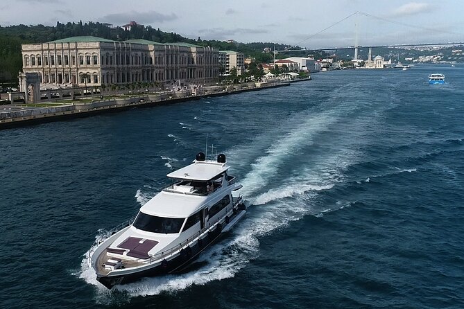 Bosphorus Yacht Cruise with Stopover on the Asian Side - (Morning or Afternoon) - Morning or afternoon: which departure should you choose?