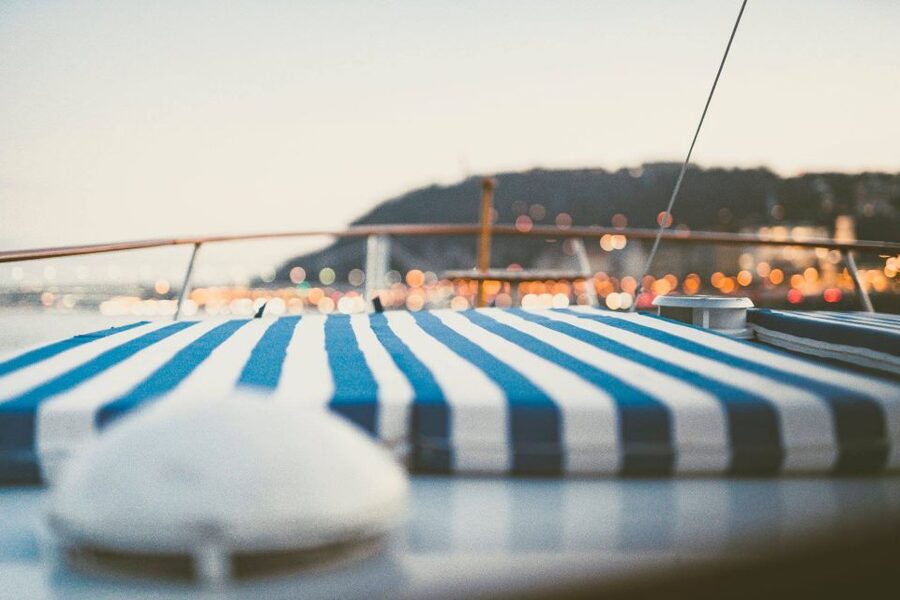 Budapest: Private Danube Yacht Cruise with Welcome Drink - Boarding beside Erzsébet Bridge