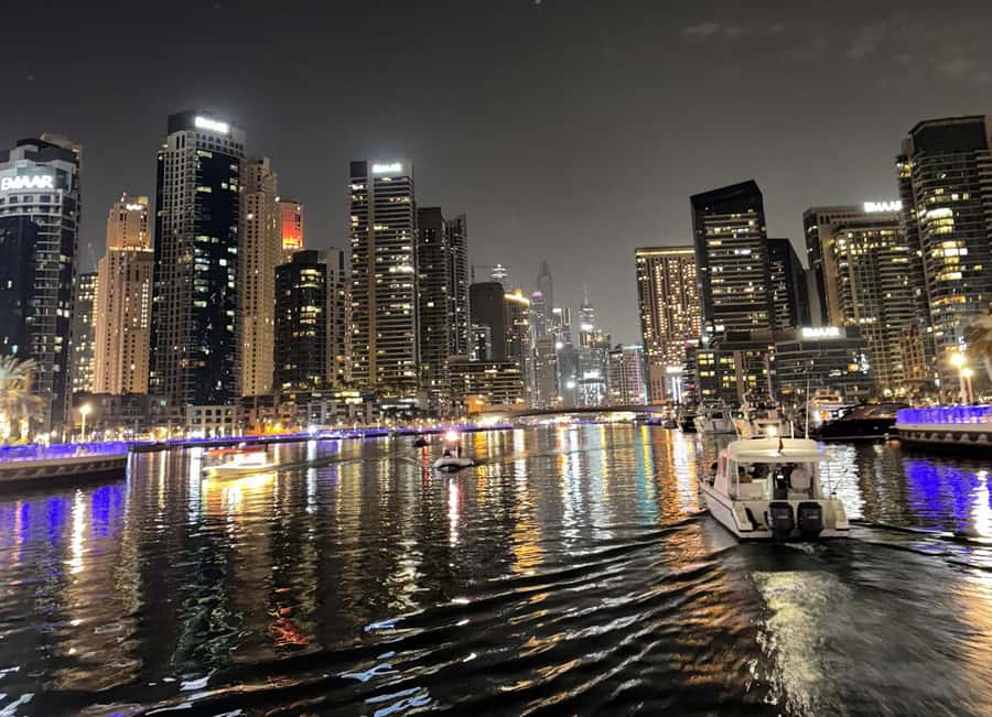 Burj Al Arab: 2-Hour Yacht Tour with BBQ Dinner - Music, service, and the mood on board