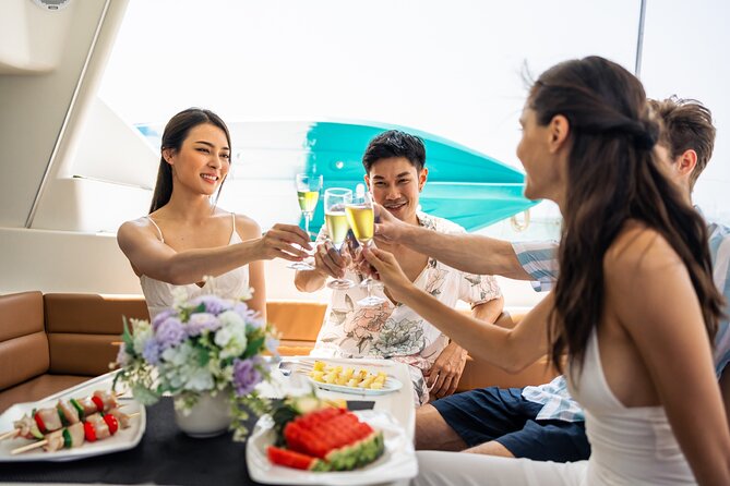 Burj Al Arab: 2-Hour Yacht Tour with BBQ Dinner and Drinks - Why this yacht cruise works for an evening in Dubai