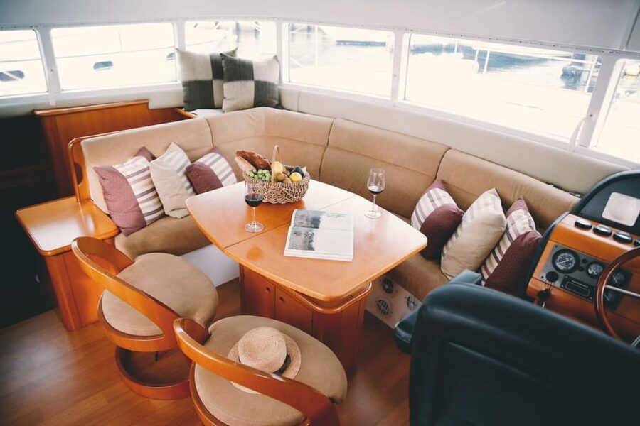 Busan: Group Sightseeing Yacht Cruise with Snacks and Drinks - Winter comfort and weather planning