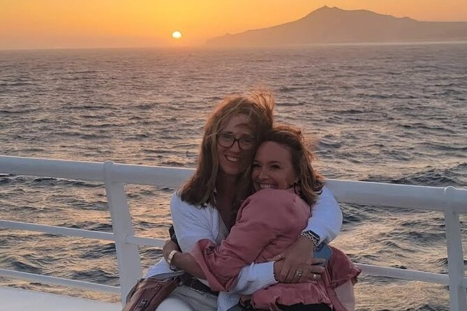 Cabo Arch Sunset Yacht Tour - Dinner & Drinks — Up to 18 Guests - What the Crew Does Well