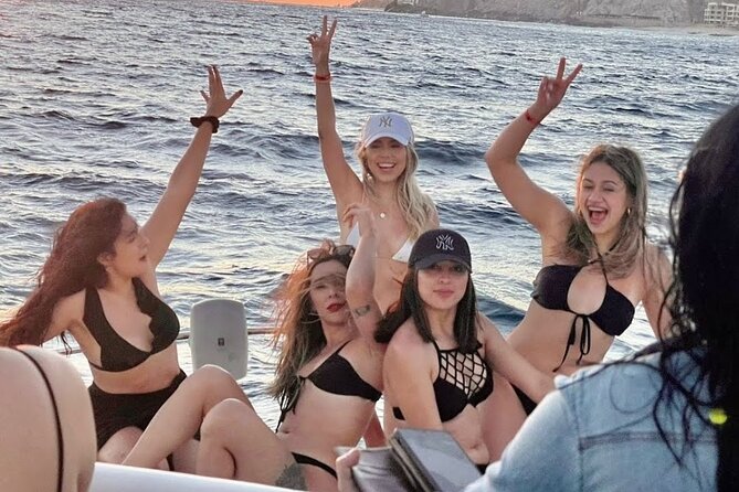 Cabo Arch Sunset Yacht Tour - Dinner & Drinks — Up to 18 Guests - Timing, Season, and Sunset Light