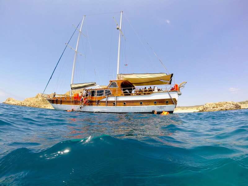Cabo: Luxury Yacht Snorkel Cruise with Lunch and Open Bar - Who should book this Cabo cruise?