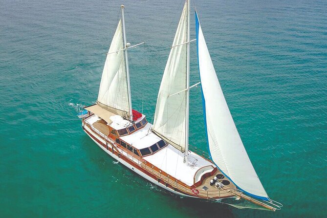 Cabo San Lucas Luxury Sailing Yacht and Dinner with a Chef - Service is often the strongest part