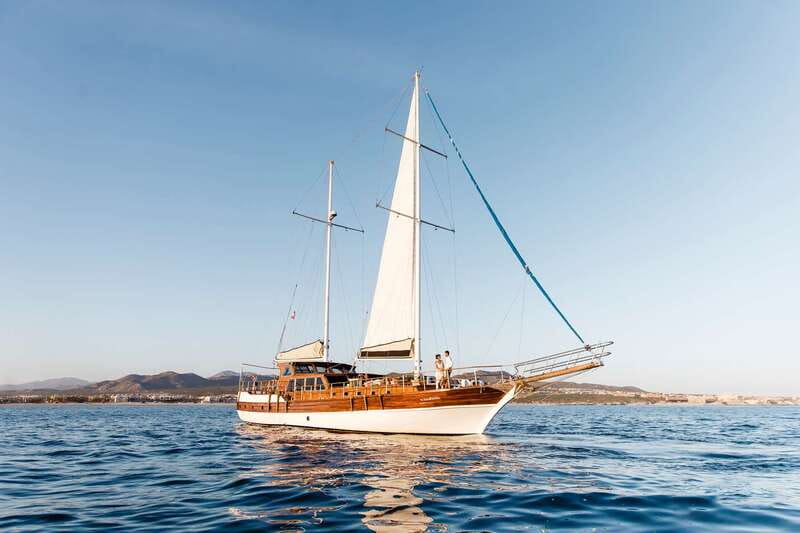 Cabo San Lucas: Sunset Yacht Cruise w/Chef Dinner & Open Bar - Setting sail from Dock 0 near La Terminal