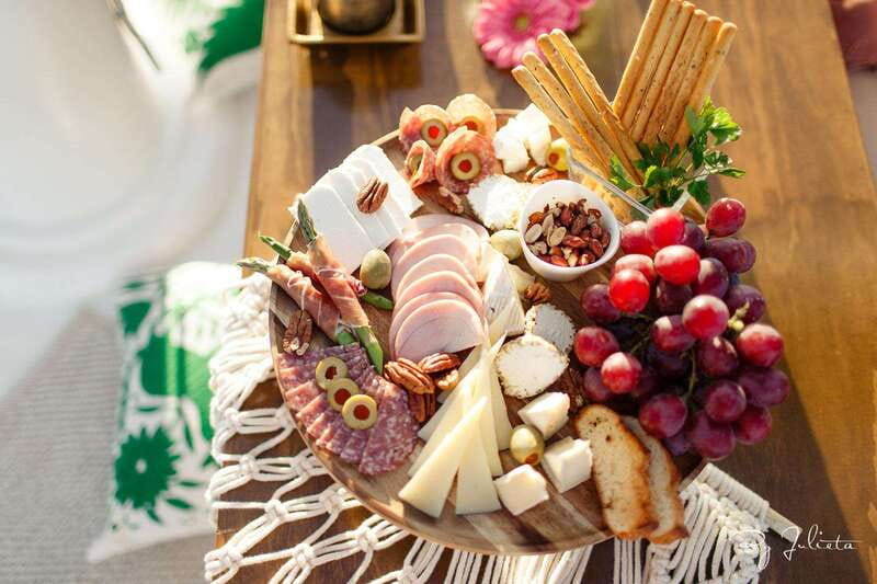 Cabo San Lucas: Sunset Yacht Cruise w/Chef Dinner & Open Bar - Live music gives the cruise its personality