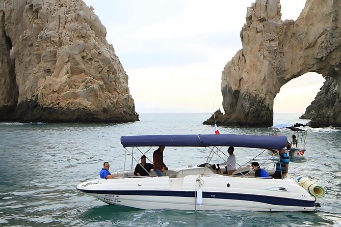Cabo Yacht Tour to Lovers or Pelícano Beach + Beach Time - A short Cabo cruise with a long beach break