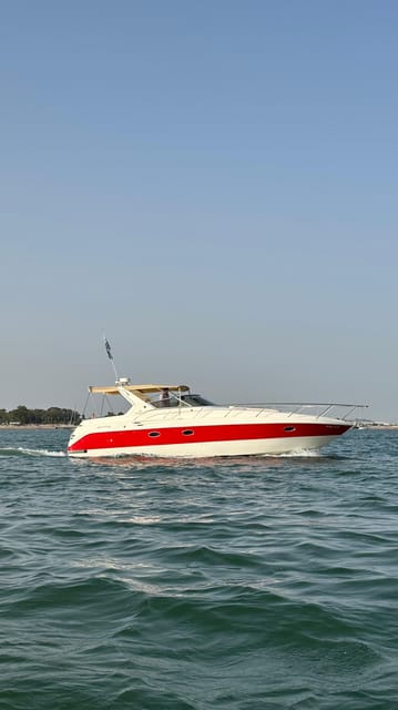 Cadiz: Exclusive Yacht excursion to La Caleta or Pepa Bridge - La Puntilla and the calm side of the bay