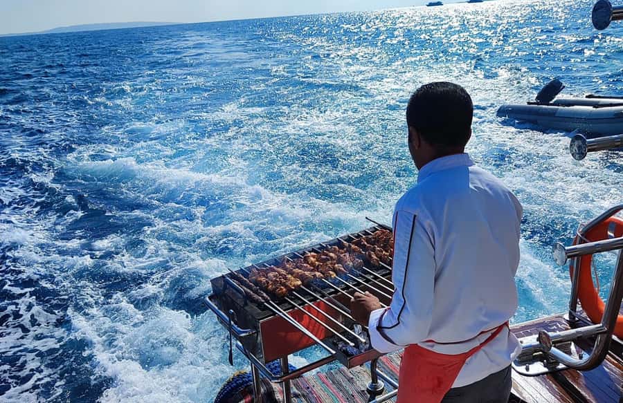 Cairo to Red Sea: VIP Yacht Cruise, Snorkeling & Lunch - The yacht, crew, and onboard comfort