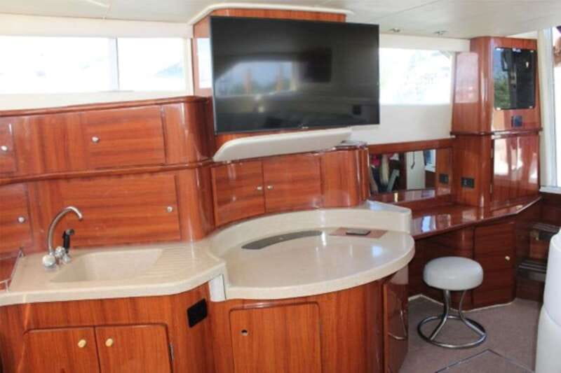 Cancun: Private Luxury 46-Feet Flybridge Yacht Cruise - The 6-hour option reaches Playa Norte