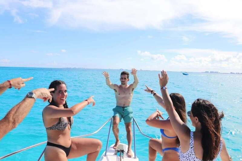 Cancun: Private Luxury 46-Feet Flybridge Yacht Cruise - Understanding the $548 group price