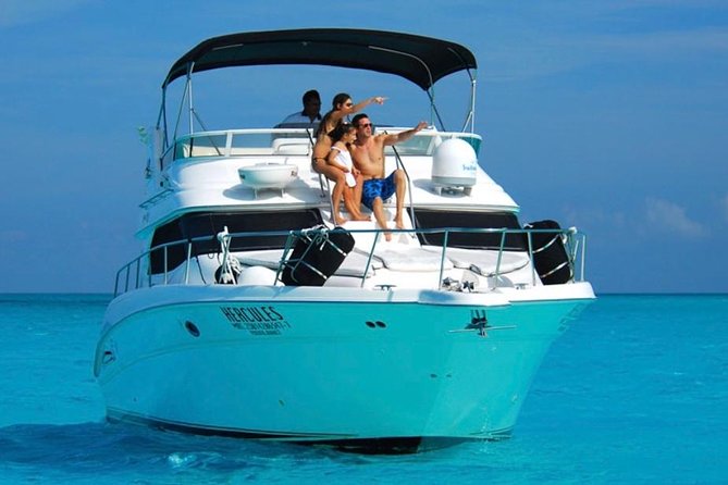 Cancún Yacht Rental SeaRay 46ft 25P13 - Swimming in Cancun Bay