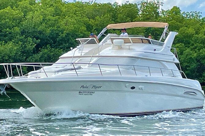 Cancun Yacht Tour - SEARAY YACHT 46 FT GREAT FOR SUNSET 15 PEOPLE MAX 25P9 - A private Sea Ray start at Km 5.8