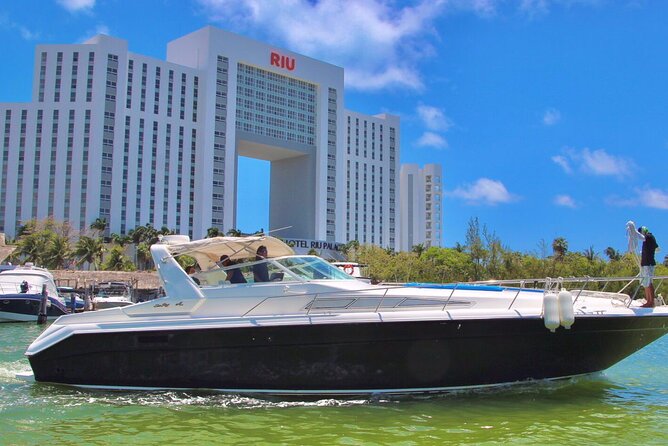 Cancun yachts rental BEATIFUL YACHT 46FT, 15 PAX MAX 25P6 - A private yacht makes Cancun feel more relaxed