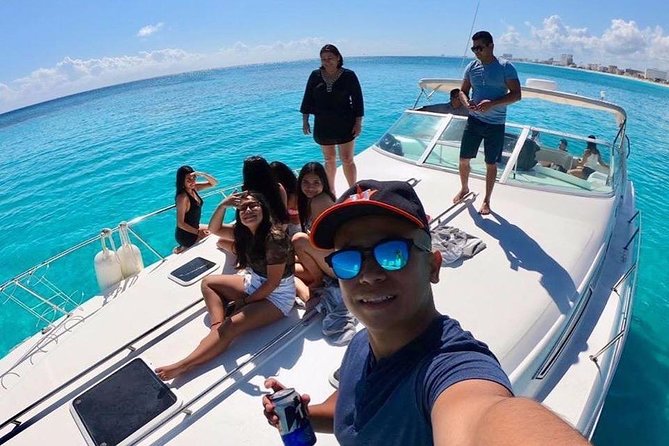 Cancun yachts rental BEATIFUL YACHT 46FT, 15 PAX MAX 25P6 - Music, drinks, and the feel of a private charter