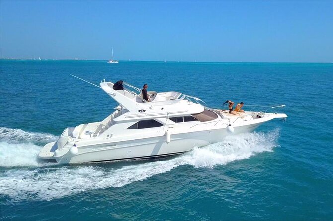 Cancun yachts rental YACHT 46 FT, 15 PAX MAX 25P12 - Air conditioning, deck space, drinks, and music