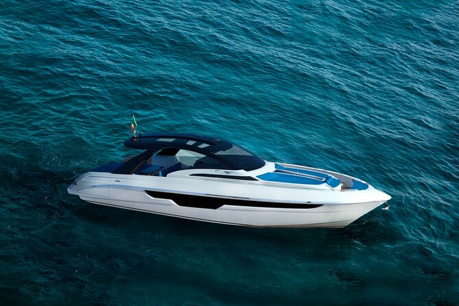 Capri: discover the beauties of the island aboard a Luxury Boat - Four hours to explore Capri at your own pace