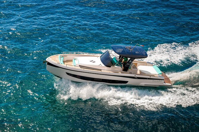Capri: discover the beauties of the island aboard a Luxury Boat - Handling rough seas and weather changes